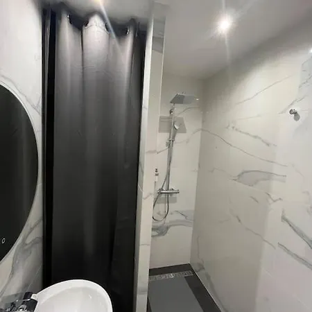 Charming 1 Bed Flat In Nice, 300m From *